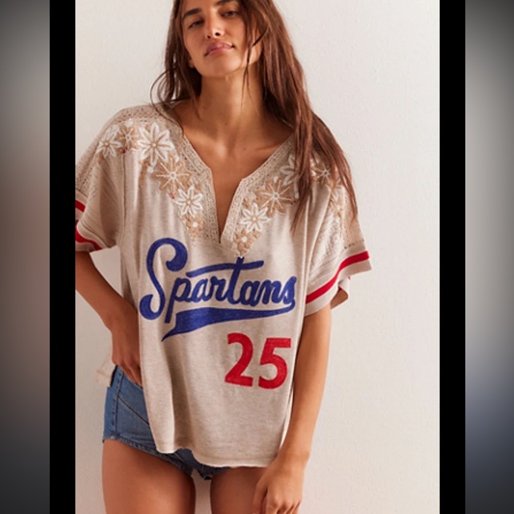 We The Free All About You Tee Spartan with 25 Red Number size M euc